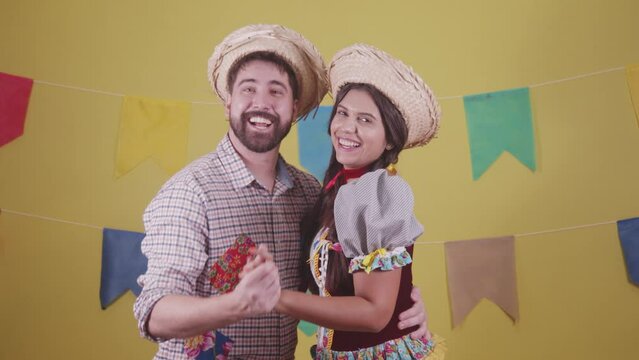 Brazilian couple, dressed in Junina party clothes, S&atilde;o Jo&atilde;o party. Protocol scenes.