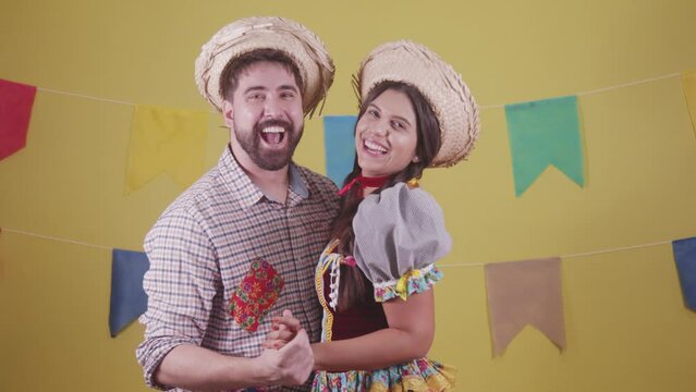 Brazilian couple, dressed in Junina party clothes, S&atilde;o Jo&atilde;o party. Protocol scenes.