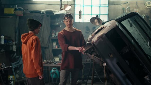 Mechanical Education: Teaching Hands-On Car Knowledge to the Next Generation