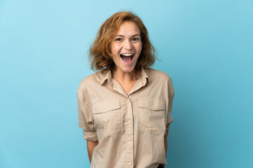 Obraz premium Young Georgian woman isolated on blue background with surprise facial expression