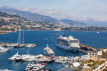 Navire de croisière dans le Port de Monaco