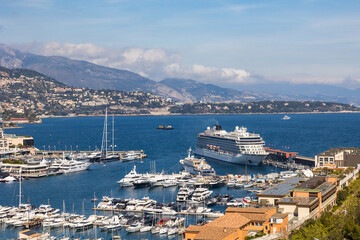 Navire de croisière dans le Port de Monaco