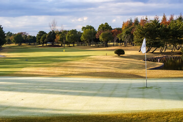 ゴルフコースは一年中手入れが行き届ききれいですが、冬のゴルフコースはまた格別な風景に・・・