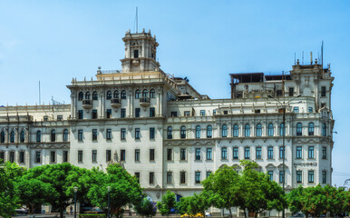 Fototapeta na wymiar historical colonial style buildings surrounding the Plaza San Martin in Lima, Peru