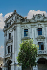 Fototapeta na wymiar historical colonial style buildings surrounding the Plaza San Martin in Lima, Peru