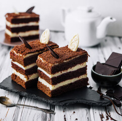 Vanilla and chocolate cake with chocolate slices