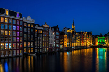 Obraz premium Typical Dutch houses in Amsterdam at night, Holland