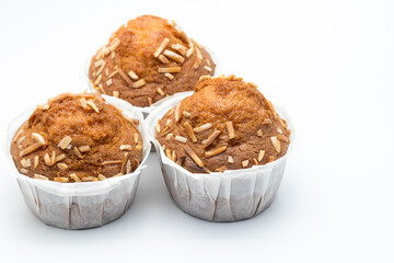 Magdalenas artesanas grandes con trocitos de almendra tostada.