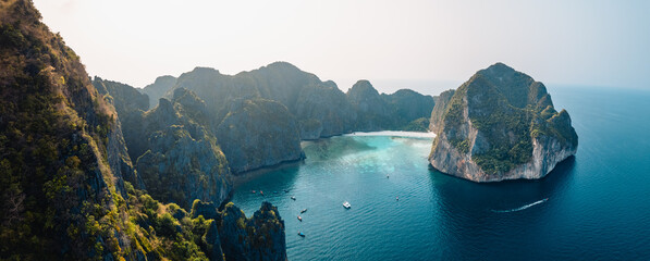 Fototapety  travel by longtail boat in Phi Phi islands