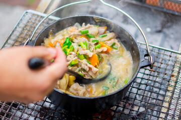 バーベキュー_鉄鍋で豚汁
