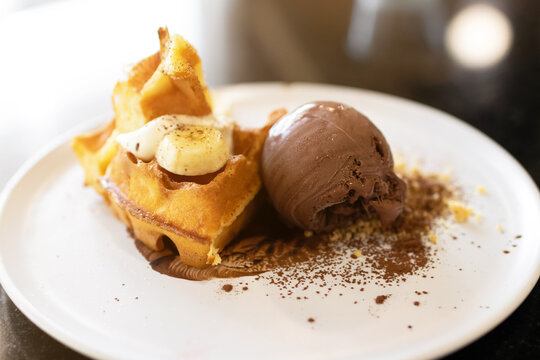 Waffle with chocolate ice cream, crumble and fresh whipping cream.