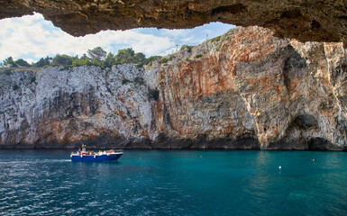 Fototapeta premium Grotta Zinzulusa, Italy - A motorboat at the famous grotto of Zinzulusa