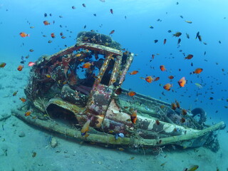 Fototapeta na wymiar wreck underwater metal on ocean floor