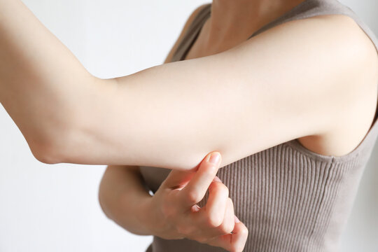 女性の二の腕　たるみ