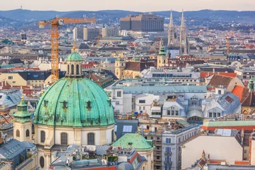 Photo sur Aluminium Vienne City landscape - top view on The Peterskirche (St. Peter's Church) and the roofs of the old city of Vienna, Austria
