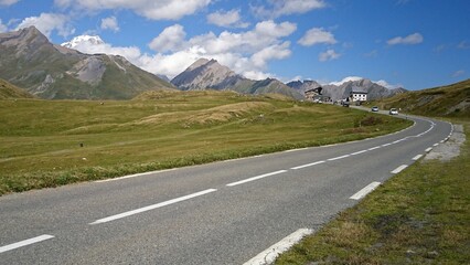 Naklejka premium Le col du Petit Saint Bernard à 2188 m marque la frontière entre la Tarentaise et le Val d’Aoste en savoie.