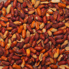 Spiced and roasted peanuts