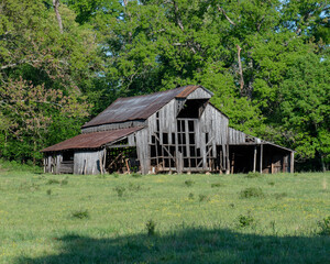 Fototapeta na wymiar Old Barn in rural Arkansas