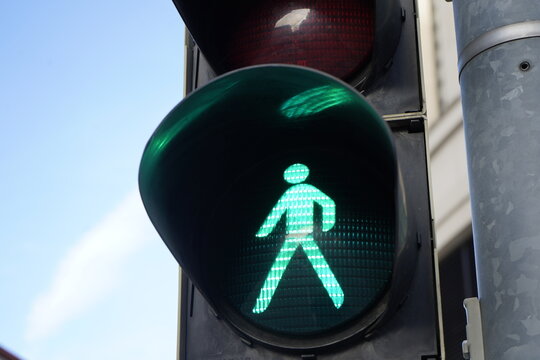 gr&uuml;ne fussg&auml;nger ampel green light