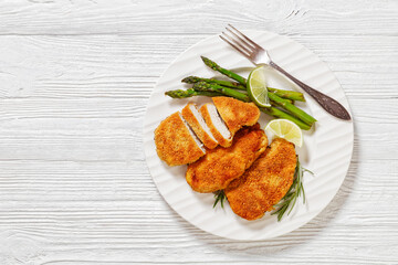 breaded chicken breasts with asparagus and lime