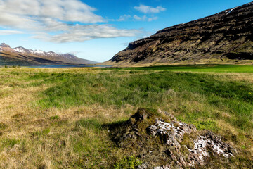 Cudowna Islandia w czerwcu masyw wulkaniczny - obrazy, fototapety, plakaty