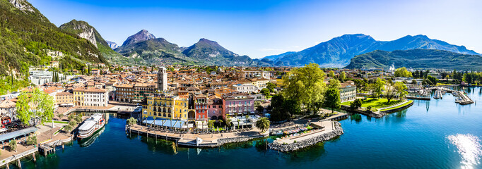 Fototapeta na wymiar old town and port of Riva del Garda in italy