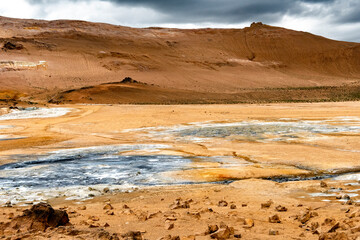 Islandia, siarkowe błoto, pomarańczowe góry, czerwone skały, siarkowe góry, mineralne osady, krajobraz © damian