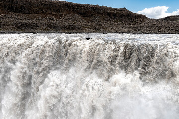 Wodospad Skógafoss rwący wielki wodospad - obrazy, fototapety, plakaty