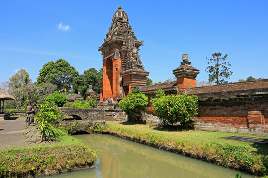 Architecture at the Royal Temple of Tamun Ayun with lush gardens, Canggu, Balie, Indonesia.