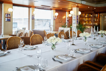 table setting in restaurant