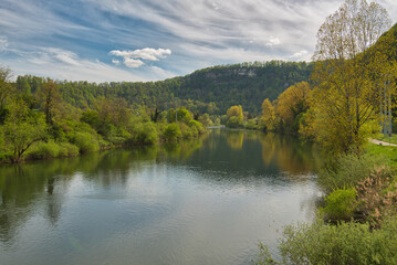 Baumes-les-Dames am Fluss Doubs in Frankreich