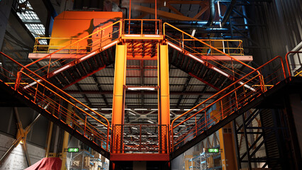 工場内のクレーン乗降用の階段設備