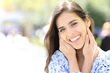 Beauty woman with perfect smile looking at camera