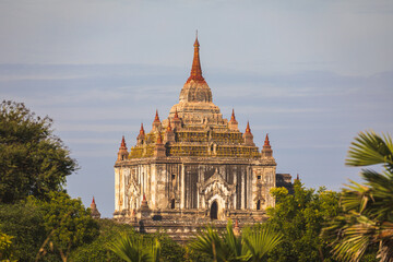 Naklejka premium In the ruins of ancient Bagan city