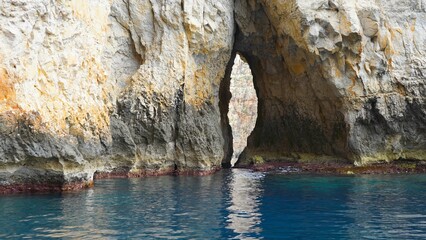 Fototapeta na wymiar cave in the sea, the blue grotto, Malta