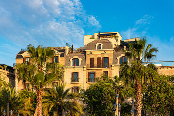 Fototapeta na wymiar Historische Gebäude in der Stadt Barcelona, Spanien