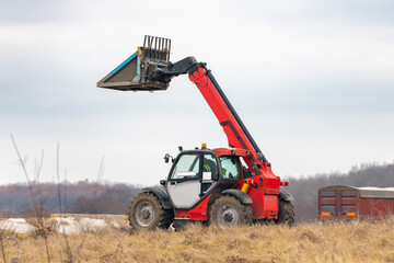 Wheel loader with telescopic mast, construction machinery for lifting and moving goods