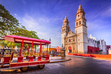 Fototapeta na wymiar Campeche, Mexico. Independence Plaza is a picturesque public square.
