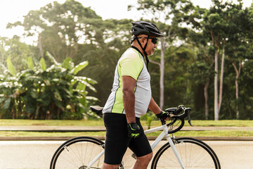 Fototapeta premium Side view of a cyclist man with his bike