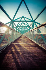 Passerelle bleue graphique et g&eacute;om&eacute;trique