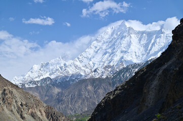 Fototapeta na wymiar Snowy Mountain Peak of Beautiful Karakoram Range in Pakistan