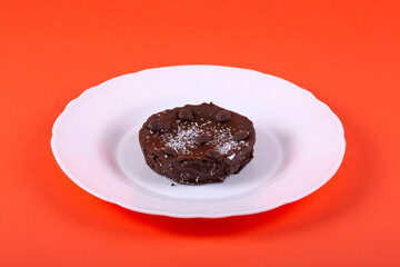 Chocolate cheese pie on a plate on a red background
