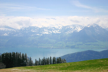 Schweizer Berge mit Schnee