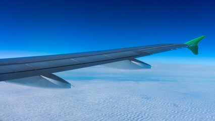 Airplane wing