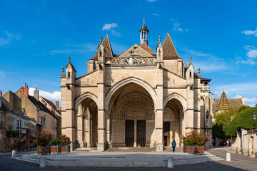 Fototapeta premium Basilica Notre Dame (basilica Our Lady) in Beaune - France