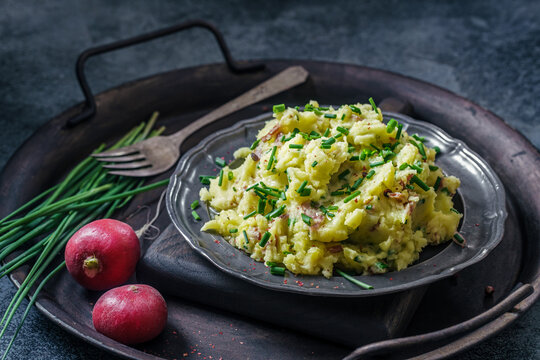 Rustic mashed potato with spring onion