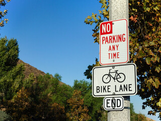 No parking and bike lane road sign