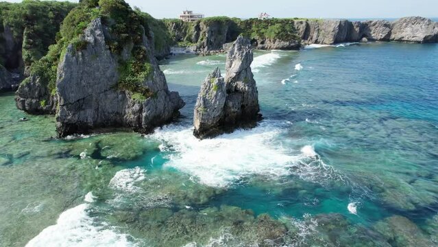 沖縄本島の国頭郡国頭村辺戸にある辺戸岬や宇佐浜ビーチをドローンで撮影する風景 Scenery of Cape Hedo and Usahama Beach in Hedo, Kunigami-mura, Kunigami-gun, Okinawa mainland, Japan, photographed by drone.