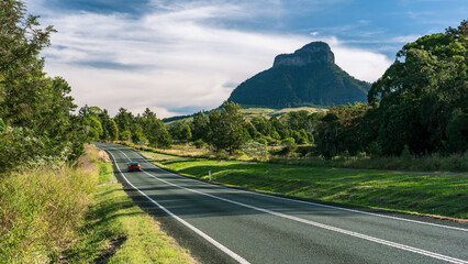 Mount Lindesay highway with the mountain in the background
