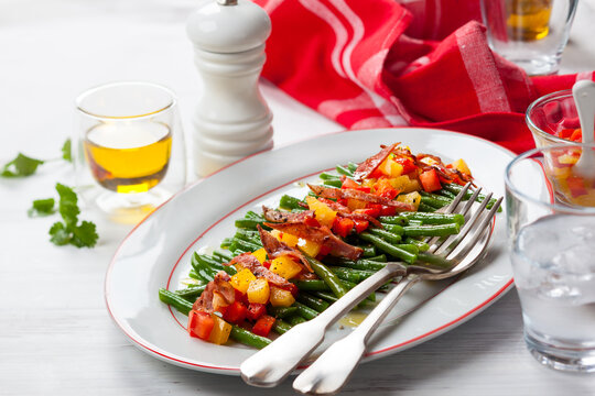 Green beans with bacon and vegetables